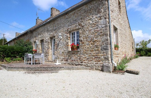 Saint-Maurice-en-Cotentin Cottage | Charming Countryside Retreat with Modern Amenities and Garden in Saint-Maurice-en-Cotentin