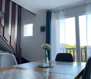 Merville-Franceville-Plage Apartment | Charmant duplex, bord de mer