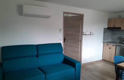 Gilhoc-sur-Ormeze Apartment | Charmant Appartement au Calme Avec 1 Chambre