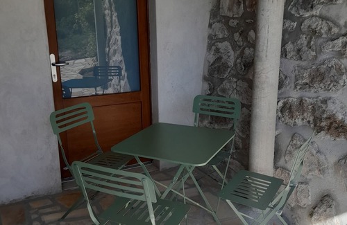 Gilhoc-sur-Ormeze Apartment | Charmant Appartement au Calme Avec 1 Chambre