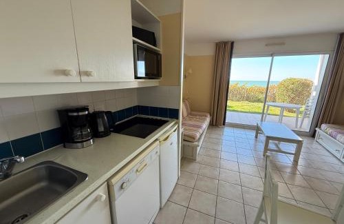 Chateau-d'Olonne Apartment | Charmant appartement T2 en rez de jardin terrasse face mer 4 personnes