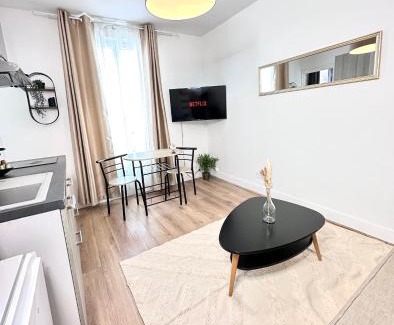 Asnieres-sur-Seine Apartment | Charmant appartement proche Paris Champs Élysées - Wifi
