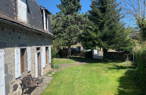 La Bourboule Apartment | Charmant appartement jardin/parking privé 4 personnes