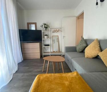 La Courneuve Apartment | Charmant appartement avec balcon proche de Paris