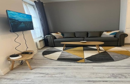 Saint-Vincent-de-Paul Apartment | Charmant Appartement Type F2 Paris 18ème