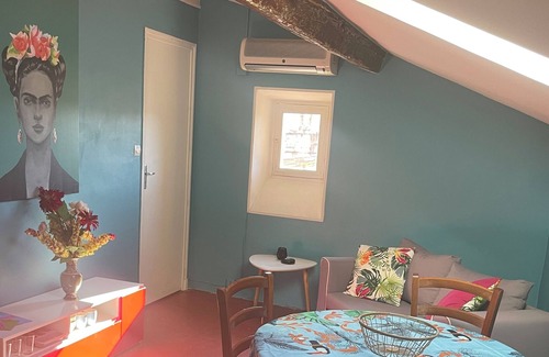 3rd Arrondissement Apartment | Charmant Deux Pièces Marseillais