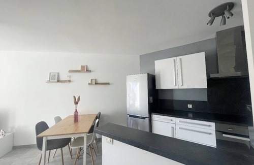 Golfe Juan Apartment | Charmant Deux Pièces à 500 m des Plages. A 5 Minutes de Cannes!
