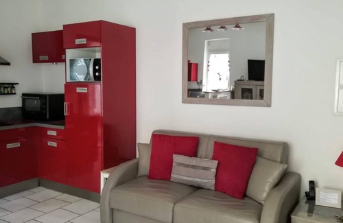 Cœur de Ville Apartment | Charmant F2, Classé 3 Avec Jardin Clos et Garage, Centre Vichy