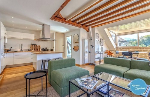 Menthon-Saint-Bernard Apartment | Charmant Duplex au Cœur du Village