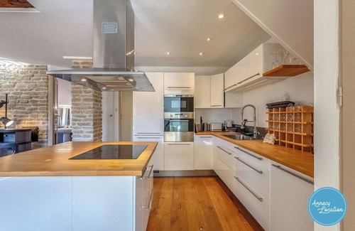 Menthon-Saint-Bernard Apartment | Charmant Duplex au Cœur du Village