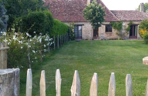 Cause-de-Clerans House | Charmante Maison de Campagne avec Jardin Clôturé, Cheminée et Wi-Fi Proche de la Dordogne - FR-1-616-150