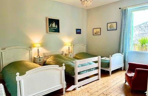 Saint Laurent de la Pree House | Charmante Maison Familiale - Grande Capacité