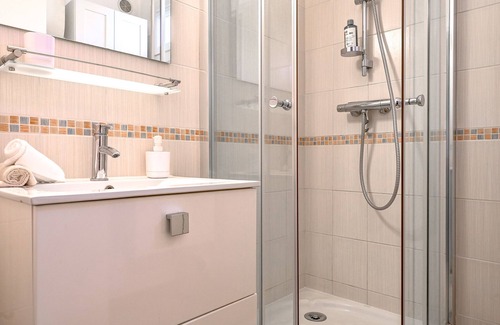 Saint-Mandrier-sur-Mer Apartment | Charmant Studio au Village au Carrefour des Plages - Location Minimum un Mois