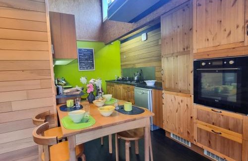 Montbrison House | Charmant gîte à Montbrison avec terrasse et jardin, parking, wifi - FR-1-496-329