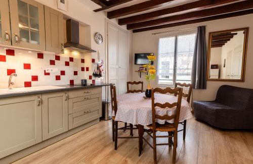 Montreuil-le-Henri House | Charmant Gîte Confortable avec Wifi, au Cœur d'un Village Typique près de Bercé - FR-1-410-225