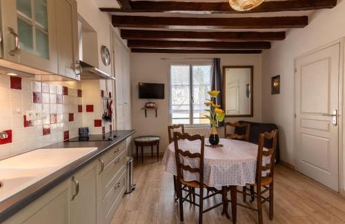 Montreuil-le-Henri House | Charmant Gîte Confortable avec Wifi, au Cœur d'un Village Typique près de Bercé - FR-1-410-225