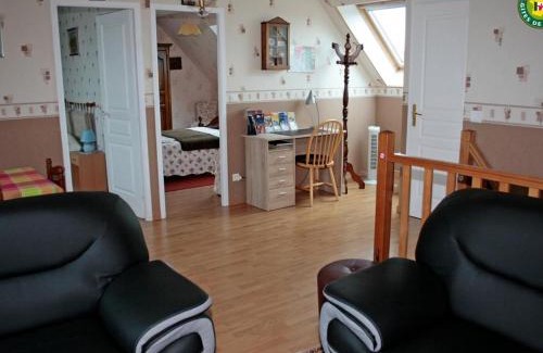 Fiennes House | Charmant gîte familial à Fiennes, 2 chambres, jardin privé, terrasse, proche Wissant, animaux acceptés - FR-1-376-118