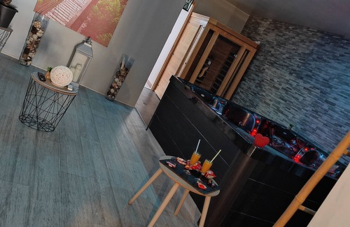 Bergues Apartment | Charmant Hébergement Avec Jaccuzi et Sauna Privatif