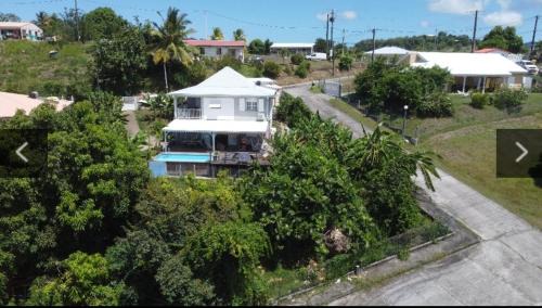 Le Vauclin House | CHARMANT HAUT DE VILLA AVEC PISCINE PARTAGEE