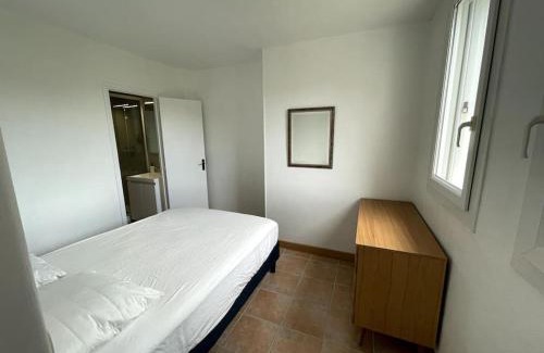 Veules-les-Roses Apartment | Charmant logement avec parking privé.