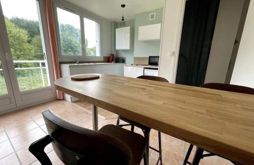 Veules-les-Roses Apartment | Charmant logement avec parking privé.