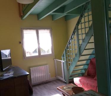 Folligny Apartment | Charmant logement calme de 35 m2, parking gratuit