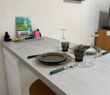 Saint-Mandrier-sur-Mer Apartment | Charmant studio calme bord de mer Wifi-NESPRESSO-DRAPS-LINGE DE BAIN