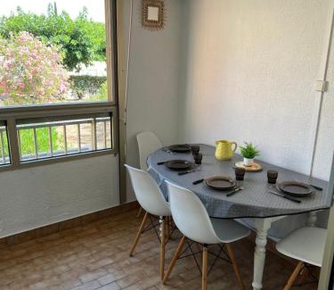 Saint-Mandrier-sur-Mer Apartment | Charmant studio calme bord de mer Wifi-NESPRESSO-DRAPS-LINGE DE BAIN