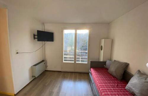 Laguiole Apartment | Charmant studio à Laguiole avec vue montagne 27 m²