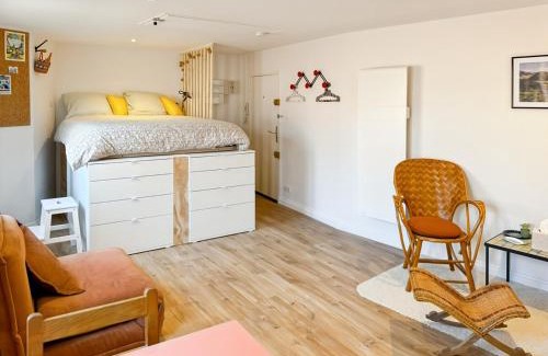 Aurillac Apartment | Charmant Studio au Cœur d'Aurillac La belle Verte