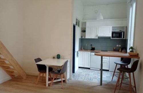 Nimes City Centre Apartment | Charmant studio avec cour en centre-ville