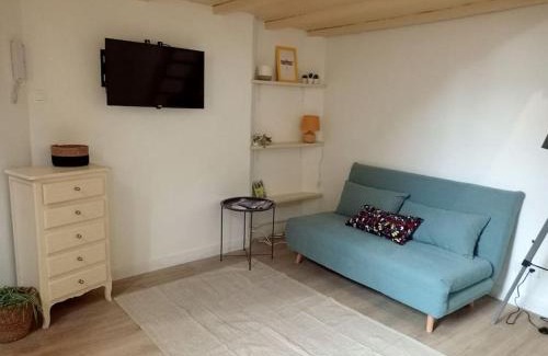 Nimes City Centre Apartment | Charmant studio avec cour en centre-ville