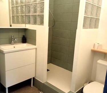 Nimes City Centre Apartment | Charmant studio avec cour en centre-ville