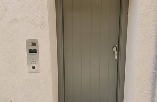 Saint-Cyr-au-Mont-d'Or Apartment | Charmant Studio Indépendant, Bien Équipé