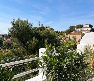 Roucas-Blanc Apartment | Charmant studio-terrasse vue mer