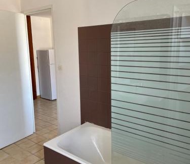 Saint-Pierre-le-Moutier Apartment | Charmant T2 au 1er dans résidence avec parc arboré