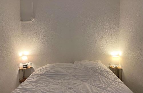 Balaruc-les-Bains Apartment | Charmant T1 avec Terrasse, Véranda et Climatisation à Balaruc-les-Bains, Exposé Sud, 2 Étoiles - FR-1-553-5