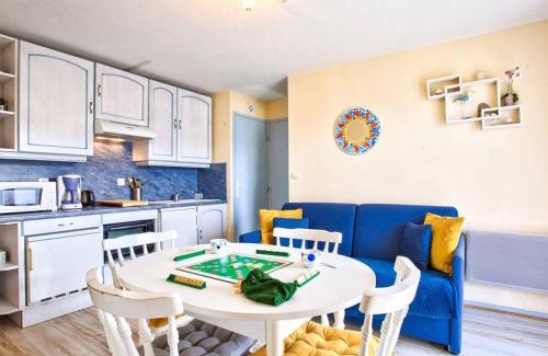 Le Home Apartment | Charmant T2 à 300m de la plage en Normandie – Balcon, parking et local vélo inclus - FR-1-788-21