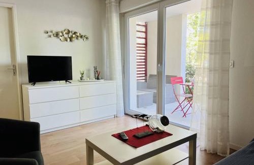 Hasparren Apartment | Charmant T2 à Hasparren, 4 pers, centre-ville, terrasse, parking privatif - FR-1-495-84