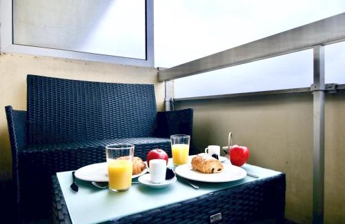 Saint-Cyr-l'Ecole Apartment | Charmant T2 avec Terrasse - Gare à 100m et parking gratuit