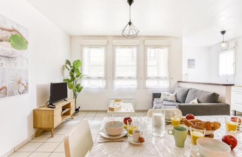 Saint-Cyr-l'Ecole Apartment | Charmant T2 avec Terrasse - Gare à 100m et parking gratuit