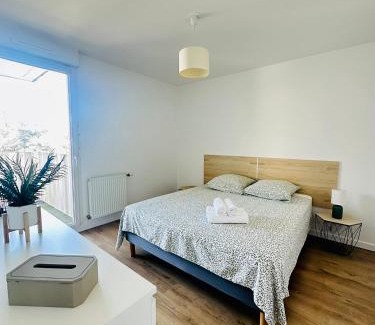 La Celle-sous-Gouzon Apartment | charmant T2 avec parking privé près de la gare
