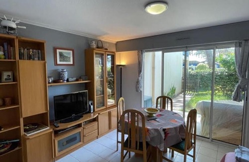 Soustons Apartment | Charmant T2 avec piscine et terrasse face au lac, parking privé, animaux acceptés - FR-1-379-55