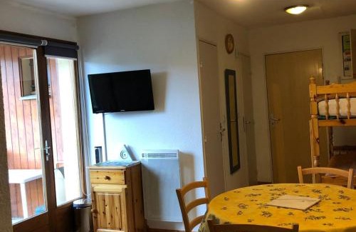 Le Sauze Apartment | Charmant T2 Cabine au pied des pistes avec parking privé à Enchastrayes - FR-1-165A-144