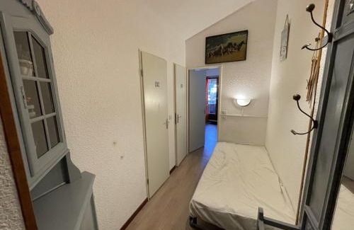 Laveissiere Apartment | Charmant T2 cabine au Lioran, balcon sud-est, 4 personnes - FR-1-787-98