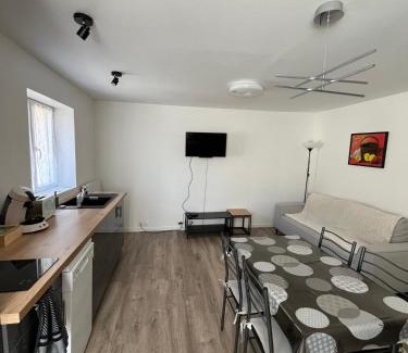Quincy-Voisins Apartment | Charmant triplex, near Disney
