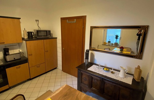 Wersten Apartment | Charmante Altbauwohnung mit Großem Idyllischem Garten in Ruhiger Lage