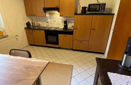 Wersten Apartment | Charmante Altbauwohnung mit Großem Idyllischem Garten in Ruhiger Lage