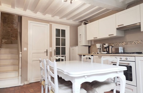 Saint-Regnobert-de-la-Cote-de-Nacre House | Charmante Maison de Pêcheur Dans une Venelle. Mer à 200 m