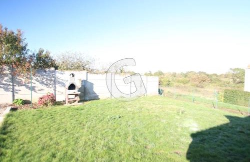 Saint-Vincent-sur-Jard House | Charmante maison pour 4 personnes avec terrasse, à 1,8 km de la plage et proche des commodités - FR-1-357-76